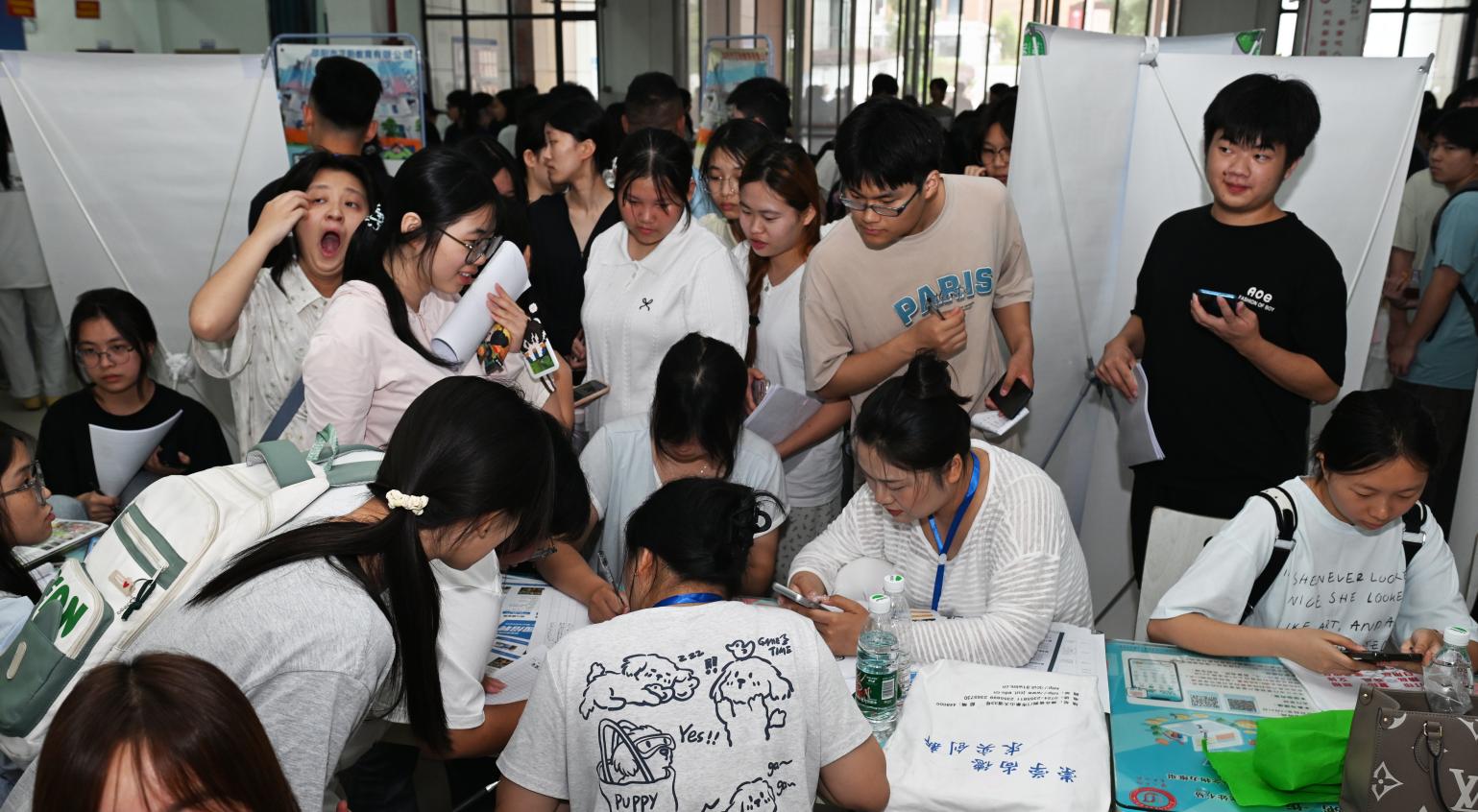 D:/宣传统战/宣传/2026上/2026.6.22招聘会/照片/DSC_1968.JPGDSC_1968